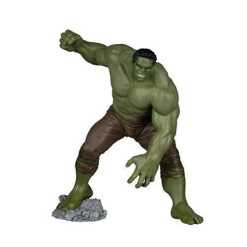 Marvel Studios Wave 1 Spider-Man: Brand New Day Hulk 1:6 Scale Posed Figure