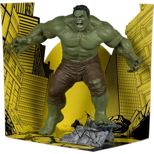 Marvel Studios Wave 1 Spider-Man: Brand New Day Hulk 1:10 Scale Posed Figure with Scene