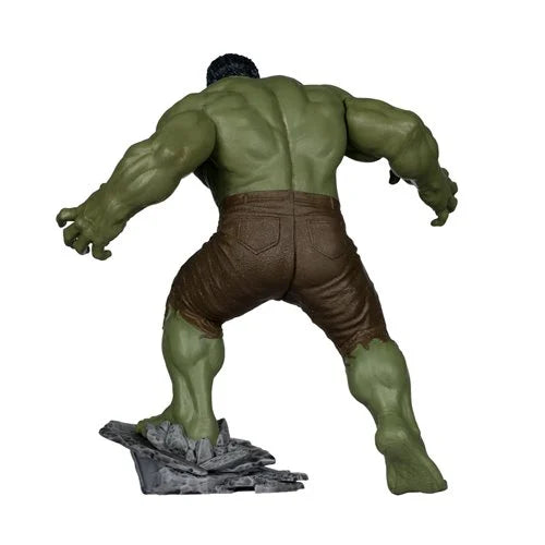 Marvel Studios Wave 1 Spider-Man: Brand New Day Hulk 1:10 Scale Posed Figure with Scene