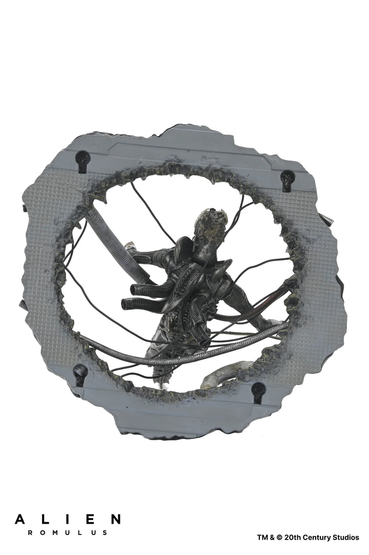 Alien: Romulus - 7in Scale Action Figure - Deluxe Suspended Lab Xenomorph XX121