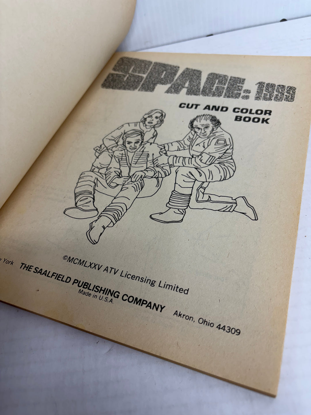 Space: 1999 Cut and Color book (unused)