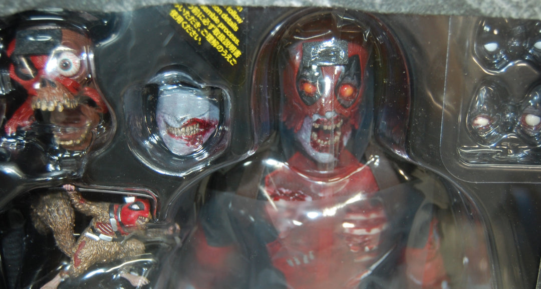 Hot Toys CMS06  Marvel Zombies - Zombie Deadpool 1\6 Scale Collectible Figure