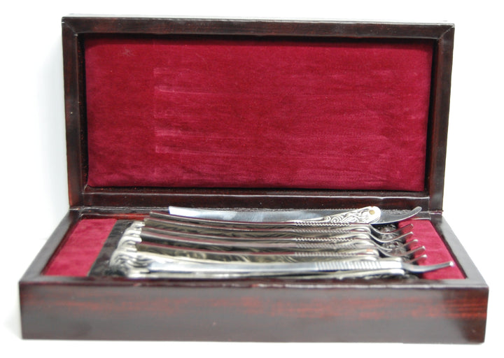 Sweeney Todd The Demon Barber of Fleet Street Razor Box Prop Replica w/ Extras