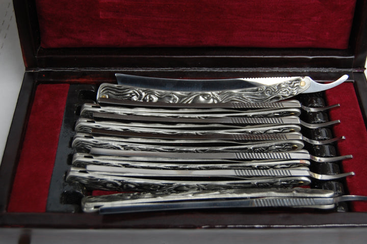 Sweeney Todd The Demon Barber of Fleet Street Razor Box Prop Replica w/ Extras