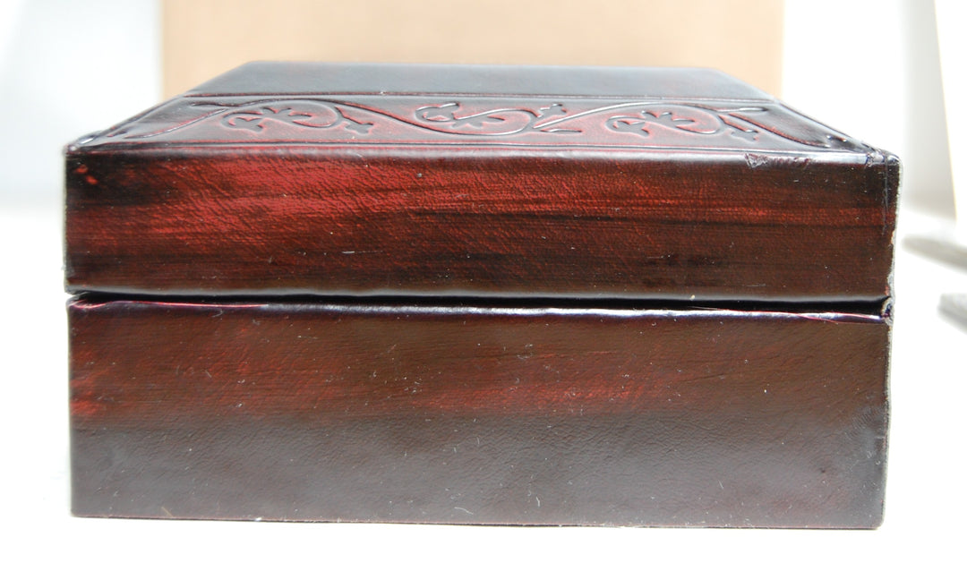 Sweeney Todd The Demon Barber of Fleet Street Razor Box Prop Replica w/ Extras