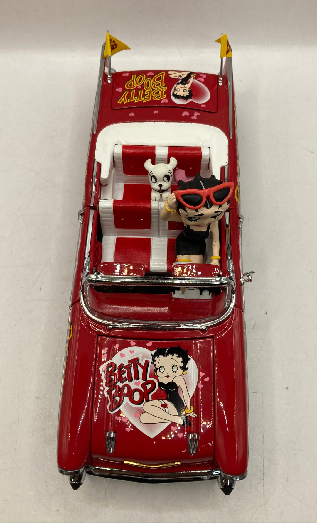 DANBURY MINT BETTY’S '57 CHEVY BEL AIR CONVERTIBLE "BETTY BOOP RED" 1:24 INC