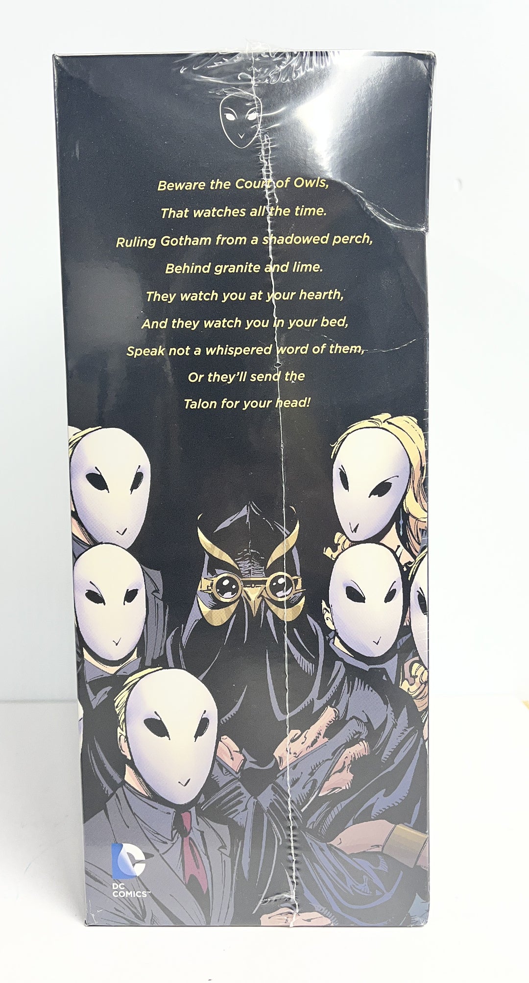Batman: The Court of Owls Mask and Book Set (The New 52) (Batman: The New 52)