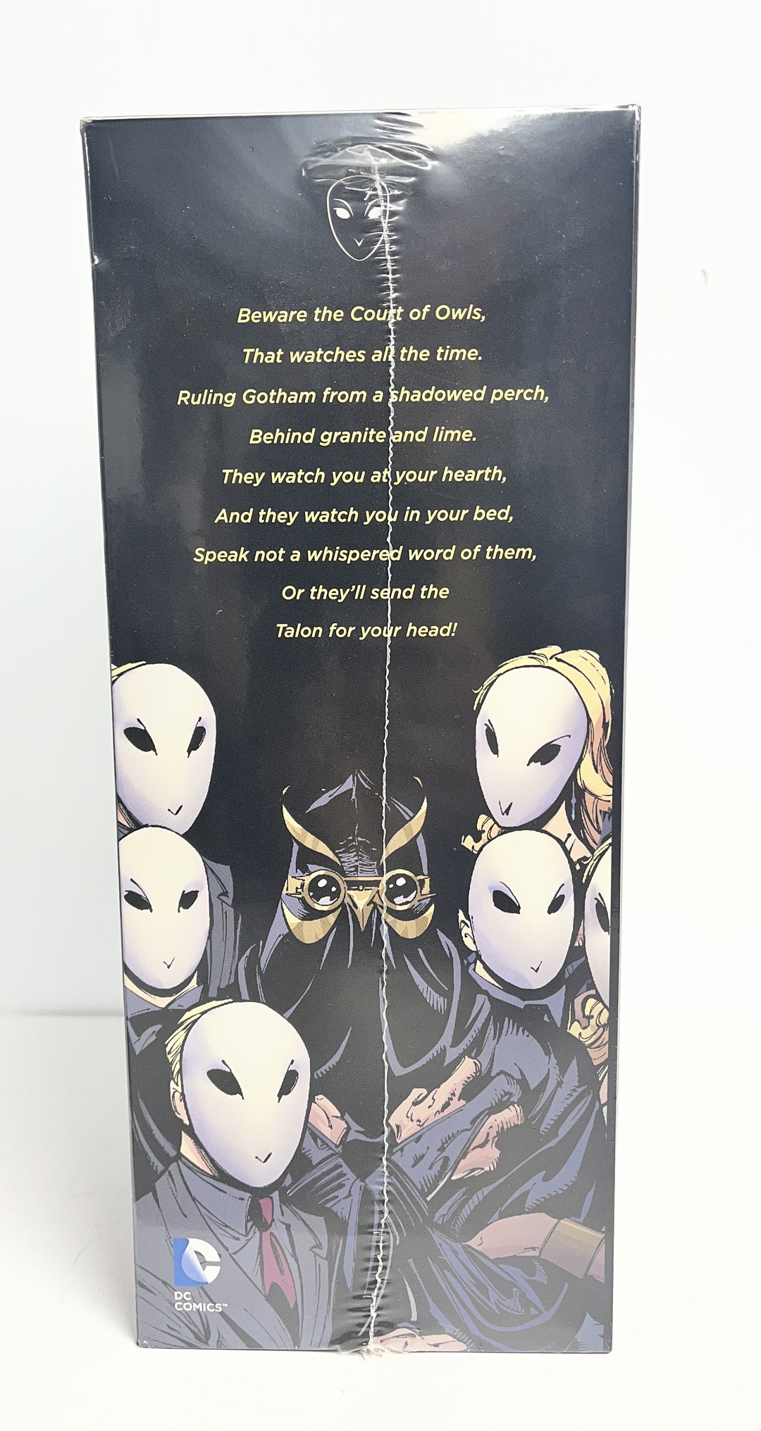 Batman: The Court of Owls Mask and Book Set (The New 52) (Batman: The New 52)