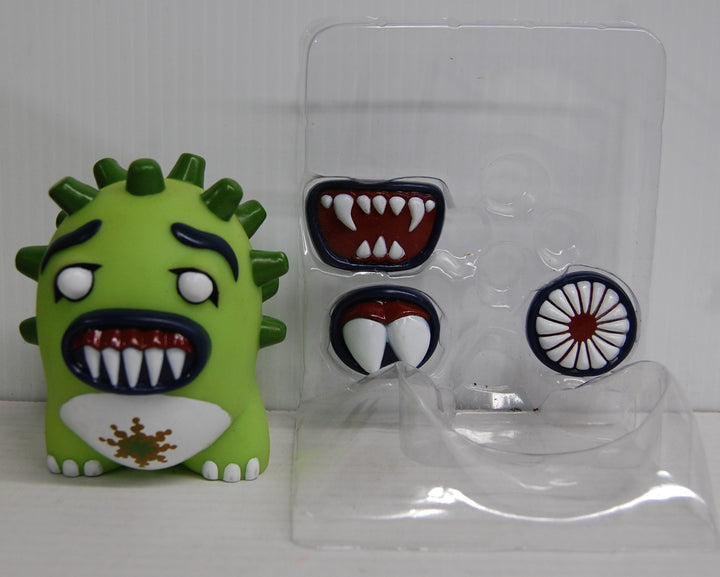 Axtrx Nubbed Creature by Attaboy 4.25" Vinyl Toy 2003 Rock America *Box Damage*