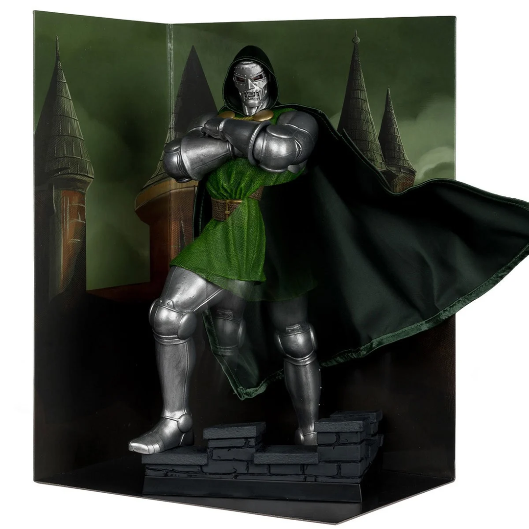 Marvel Wave 8 Doctor Doom #1 1:6 Scale Posed Figure with Scene and Comic