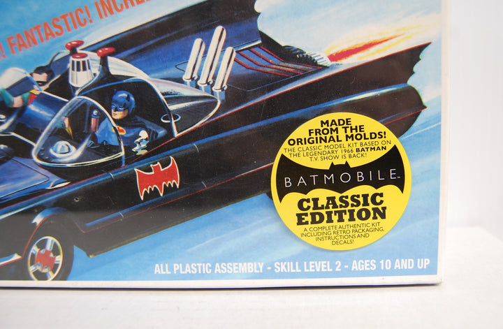 Classic TV Batmobile Model Kit No. POL821 Batman 2010 Polar Lights