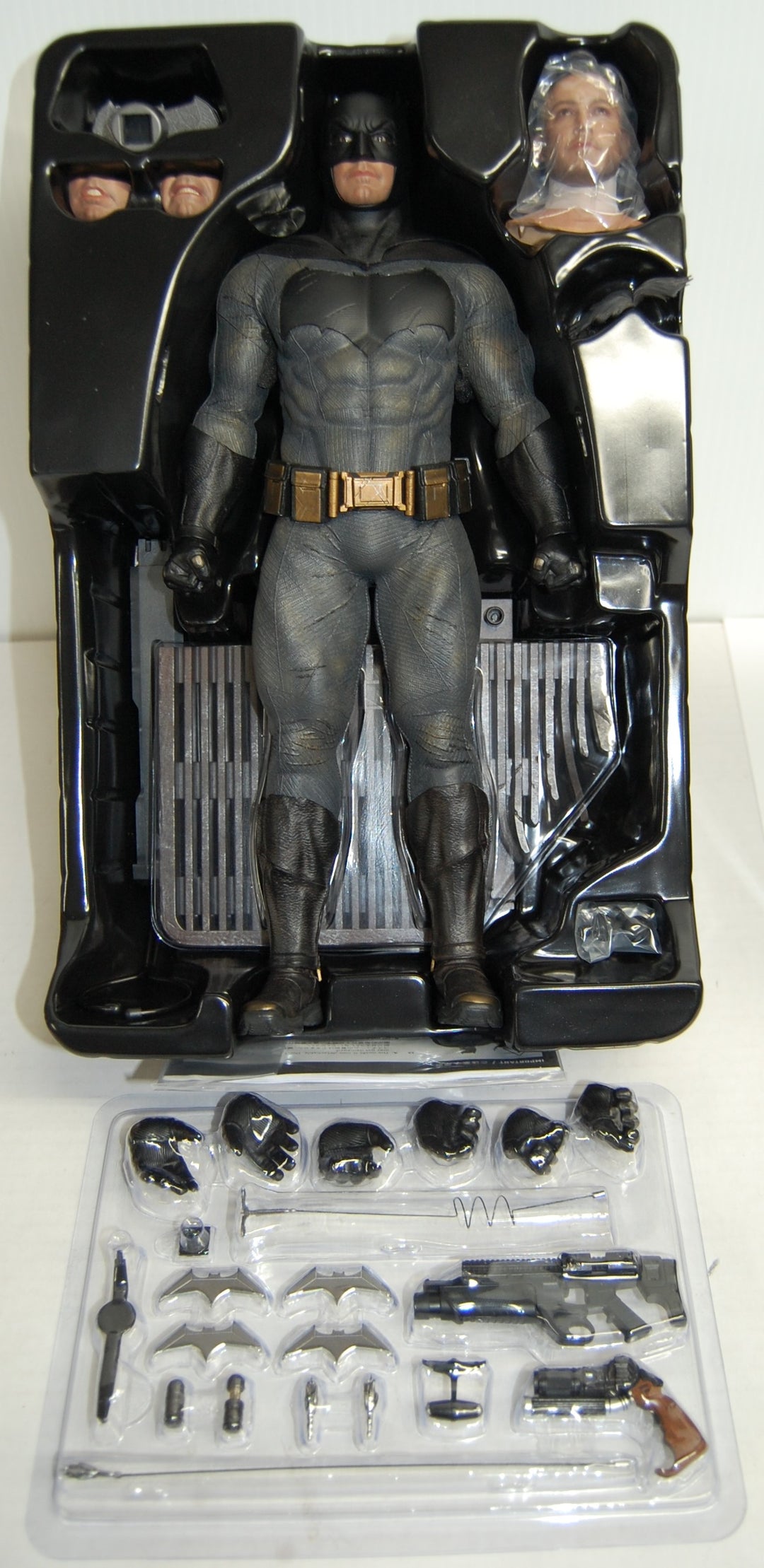 Hot Toys MMS731 BvS: Dawn of Justice - Batman 2.0  Collectible 1:6 Scale Figure