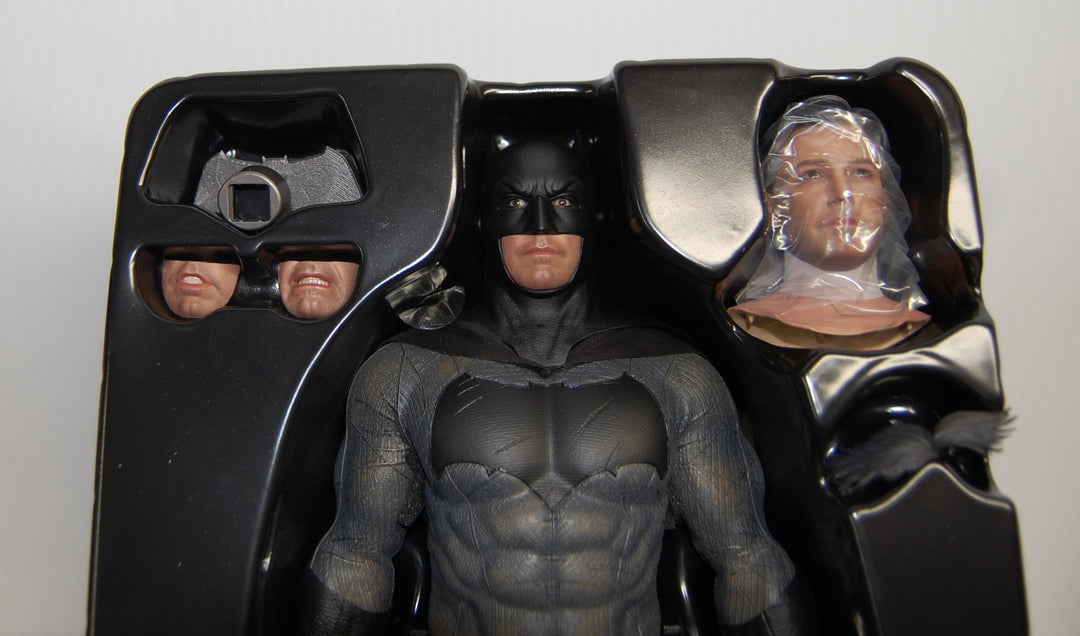 Hot Toys MMS731 BvS: Dawn of Justice - Batman 2.0  Collectible 1:6 Scale Figure