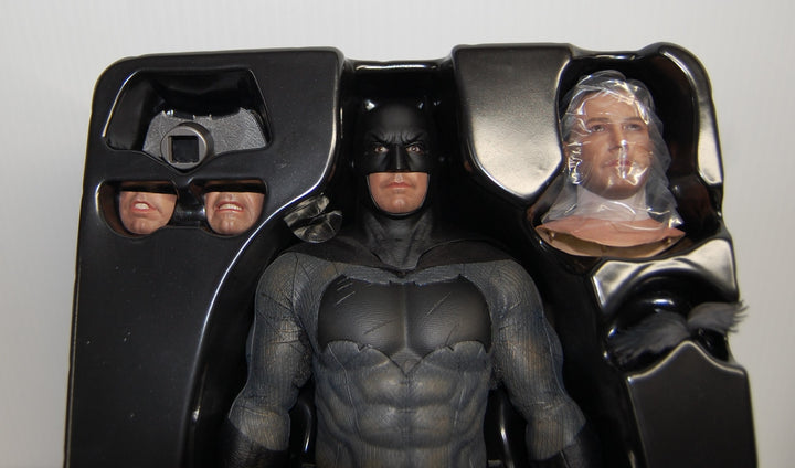 Hot Toys MMS731 BvS: Dawn of Justice - Batman 2.0  Collectible 1:6 Scale Figure