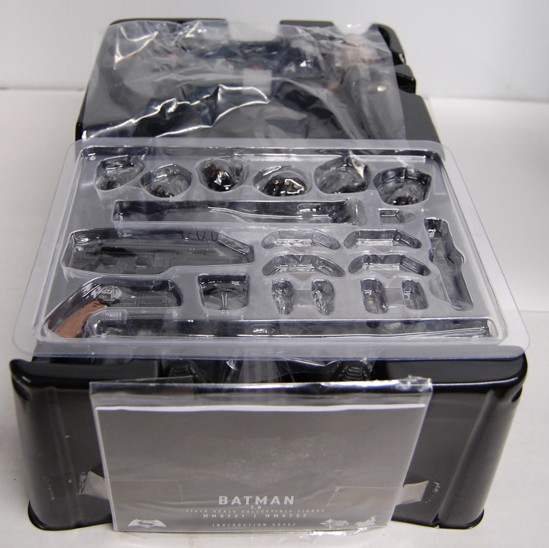 Hot Toys MMS731 BvS: Dawn of Justice - Batman 2.0  Collectible 1:6 Scale Figure