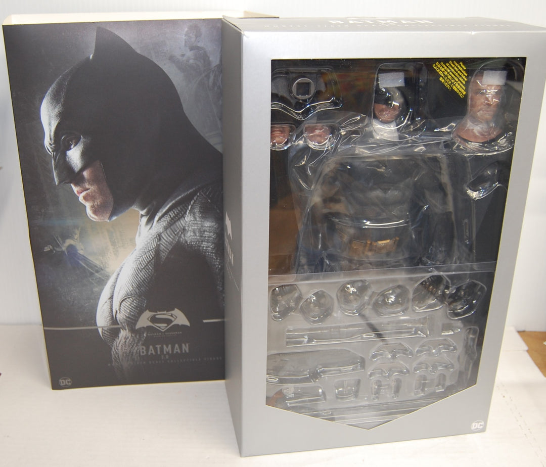 Hot Toys MMS731 BvS: Dawn of Justice - Batman 2.0  Collectible 1:6 Scale Figure