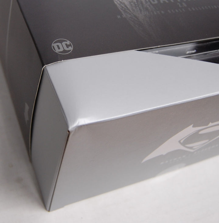 Hot Toys MMS731 BvS: Dawn of Justice - Batman 2.0  Collectible 1:6 Scale Figure