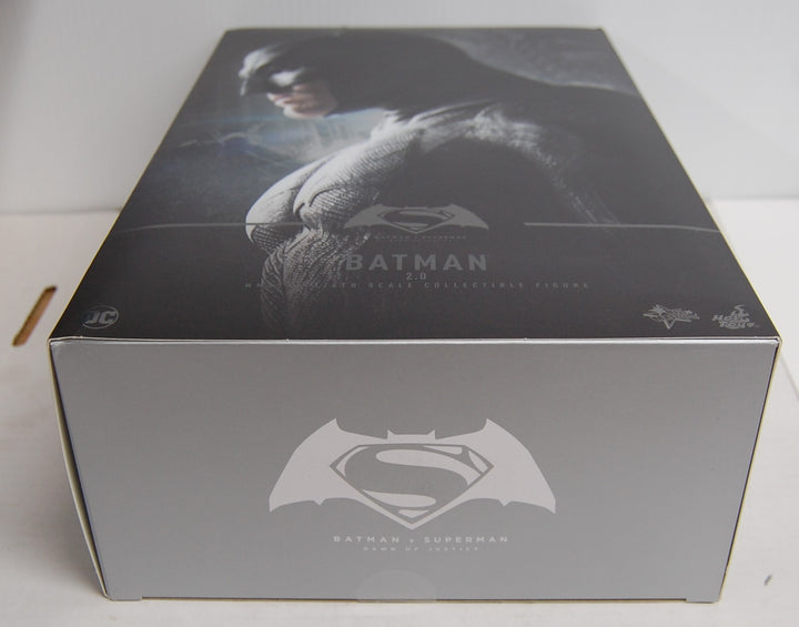 Hot Toys MMS731 BvS: Dawn of Justice - Batman 2.0  Collectible 1:6 Scale Figure