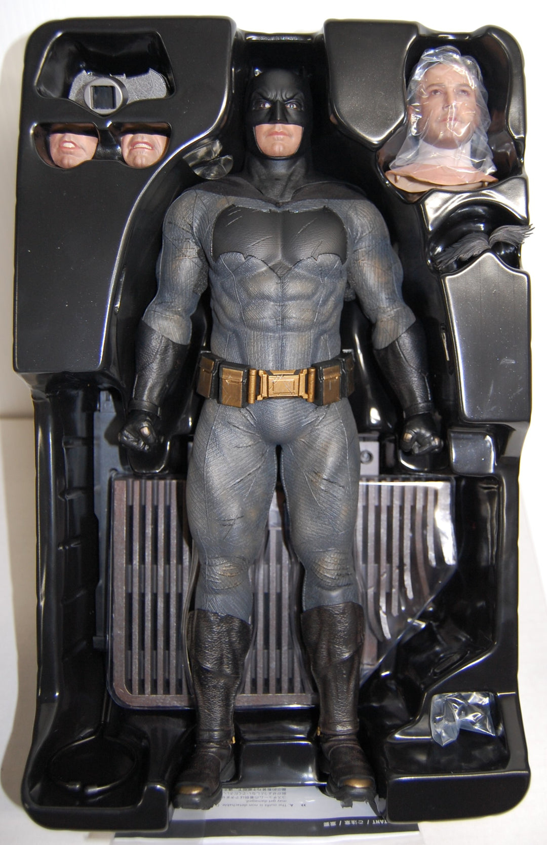 Hot Toys MMS731 BvS: Dawn of Justice - Batman 2.0  Collectible 1:6 Scale Figure
