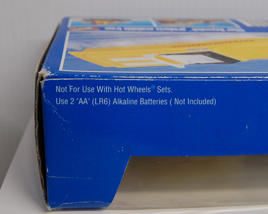 Hot Wheels Baywatch (Battery Powered) Rescue Speedboat #65628 Mattel 1995