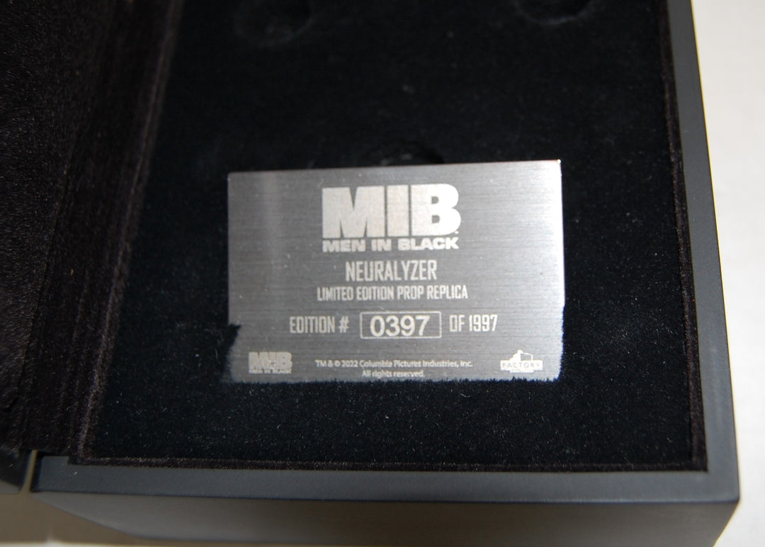 Factory Entertainment 2023 Men In Black MIB Neuralyzer Limited Edition Prop Replica 1:1