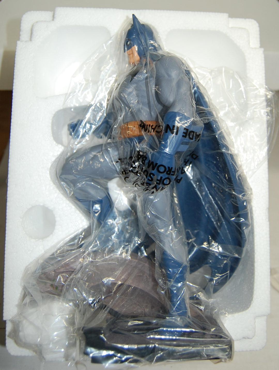 Batman Cold-Cast Porcelain Statue 2003 DC Direct 2883/6000 *Box Damage*