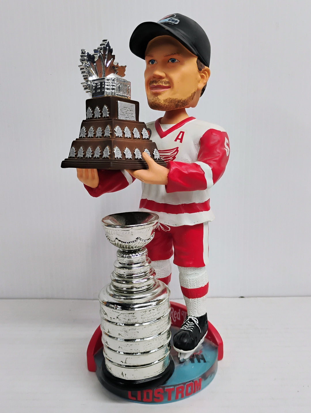 2002 Forever Collectibles "Men Of Ice"  Nicklas Lidstrom Detroit Red Wings Stanley Cup Champions