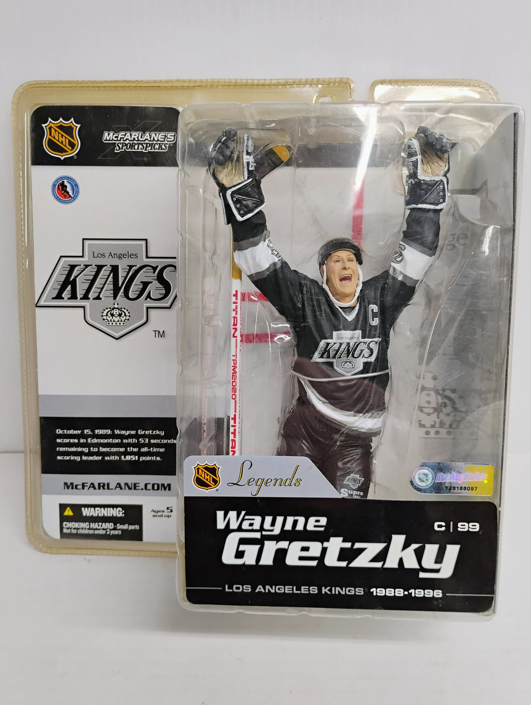 2004 McFarlane Legends Series 1  Wayne Gretzky Los Angeles Kings 1988-1996  Sealed PKG