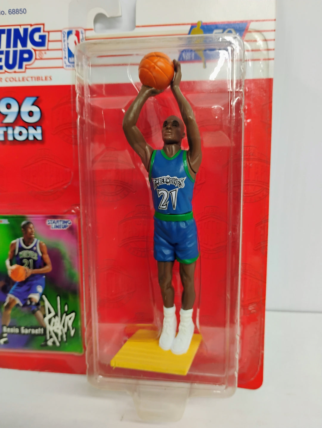 1996 Starting Lineup Kevin Garnett NBA Hoops Rookie Card