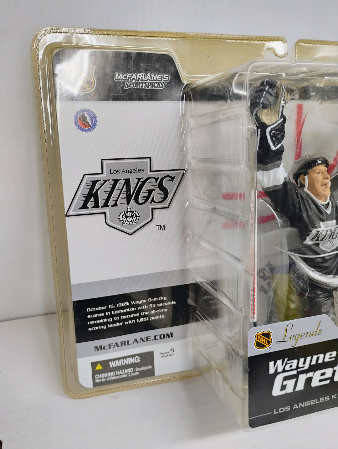2004 McFarlane Legends Series 1  Wayne Gretzky Los Angeles Kings 1988-1996  Sealed PKG