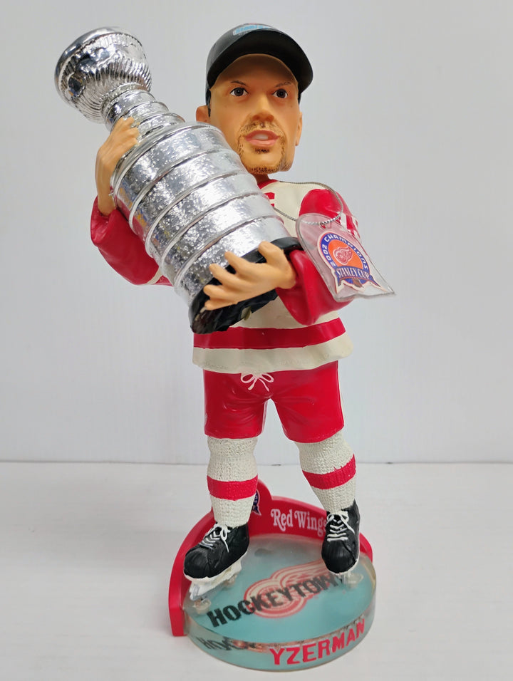 2002 Forever Collectibles "Men Of Ice" Steve Yzerman Detroit Red Wings Stanley Cup Champions