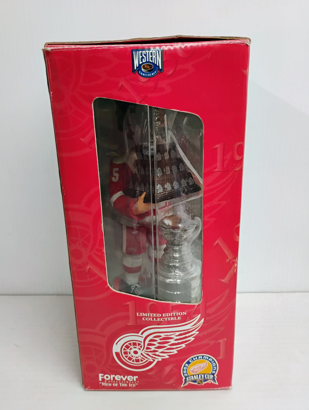 2002 Forever Collectibles "Men Of Ice"  Nicklas Lidstrom Detroit Red Wings Stanley Cup Champions