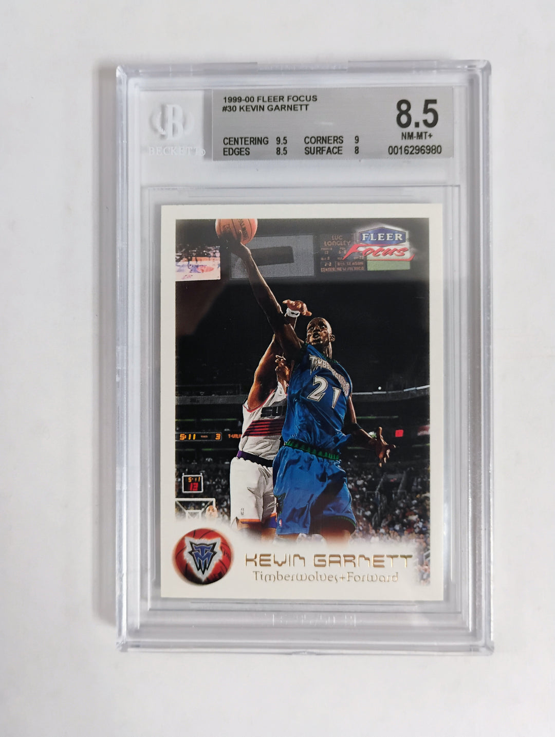 1999-00 Fleer Focus Basketball Kevin Garnett BGS 8.5