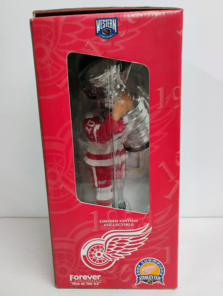 2002 Forever Collectibles "Men Of Ice" Luc Robitalle Detroit Red Wings Stanley Cup Champions