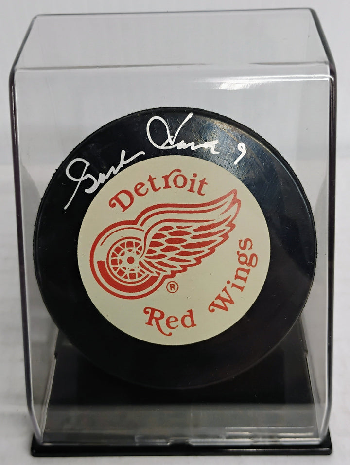 Detroit Red Wings Hockey Gordie Howe 9 Autographed Puck W/ Display Stand No COA