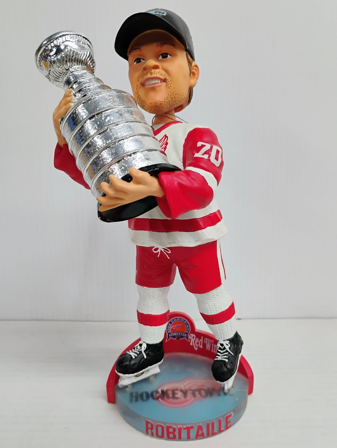 2002 Forever Collectibles "Men Of Ice" Luc Robitalle Detroit Red Wings Stanley Cup Champions