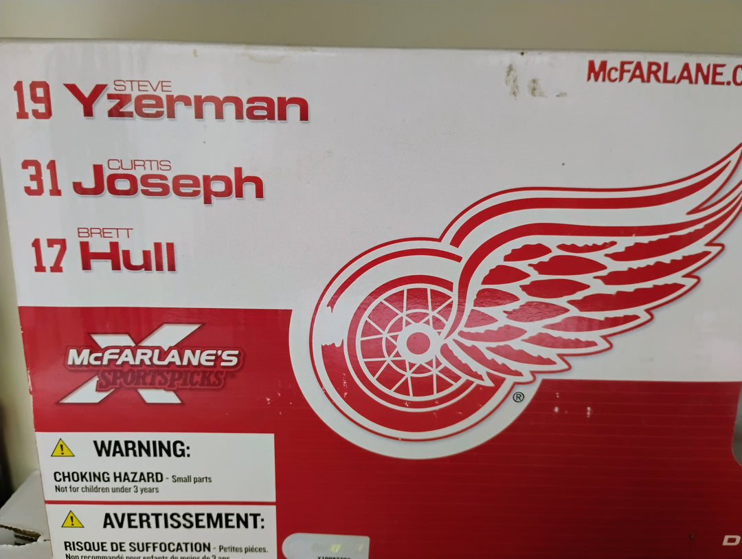 2003 McFarlane Detroit Red Wings Delux 3 Pack Yzerman/Joseph/Hull