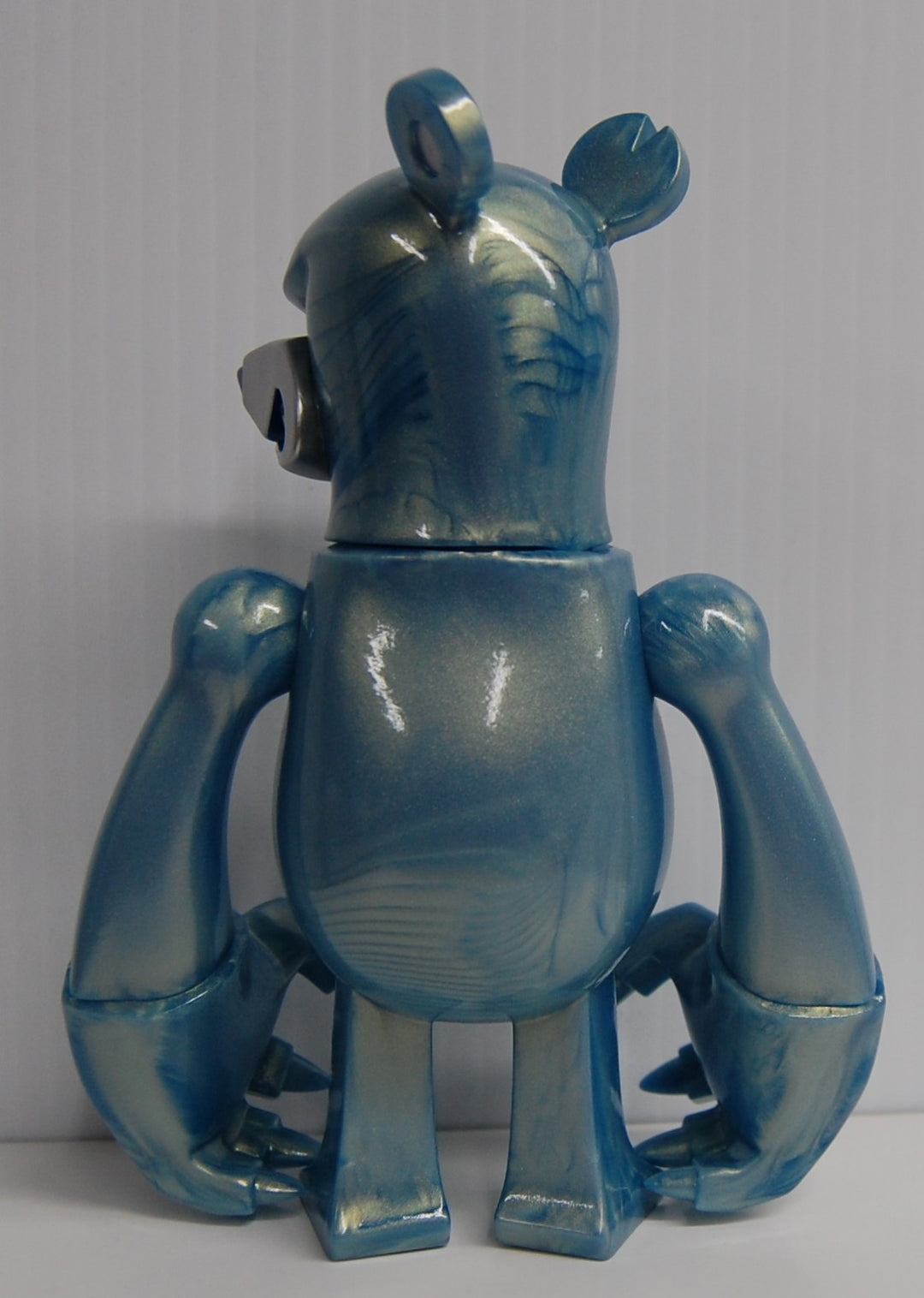 Knuckle Bear (Pale Blue Shimmer) Touma/ Toumart Sofubi Japan