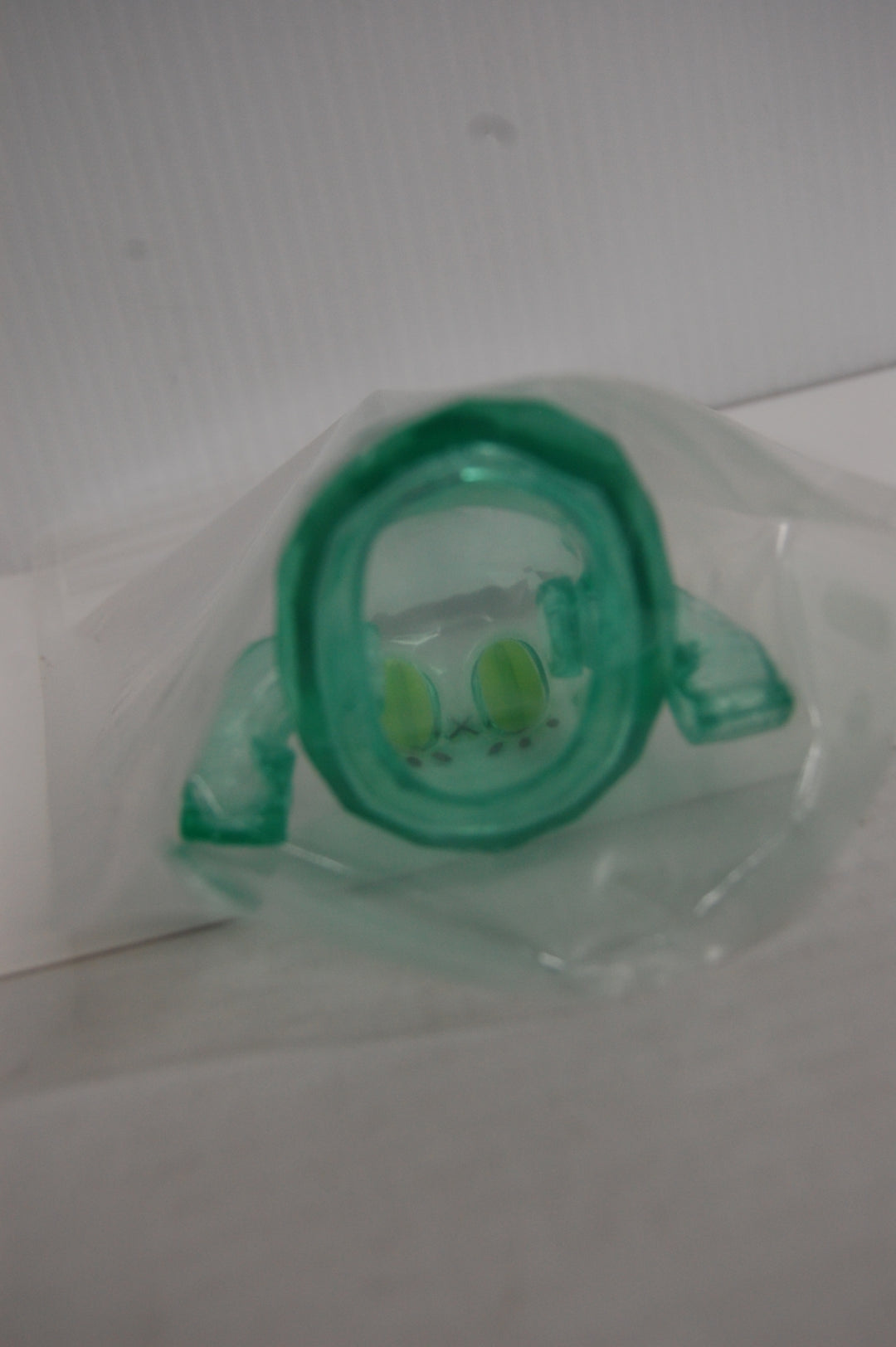 Ben The Ghost Cat - Mao Sofubi Vinyl Figure (Translucent Green)