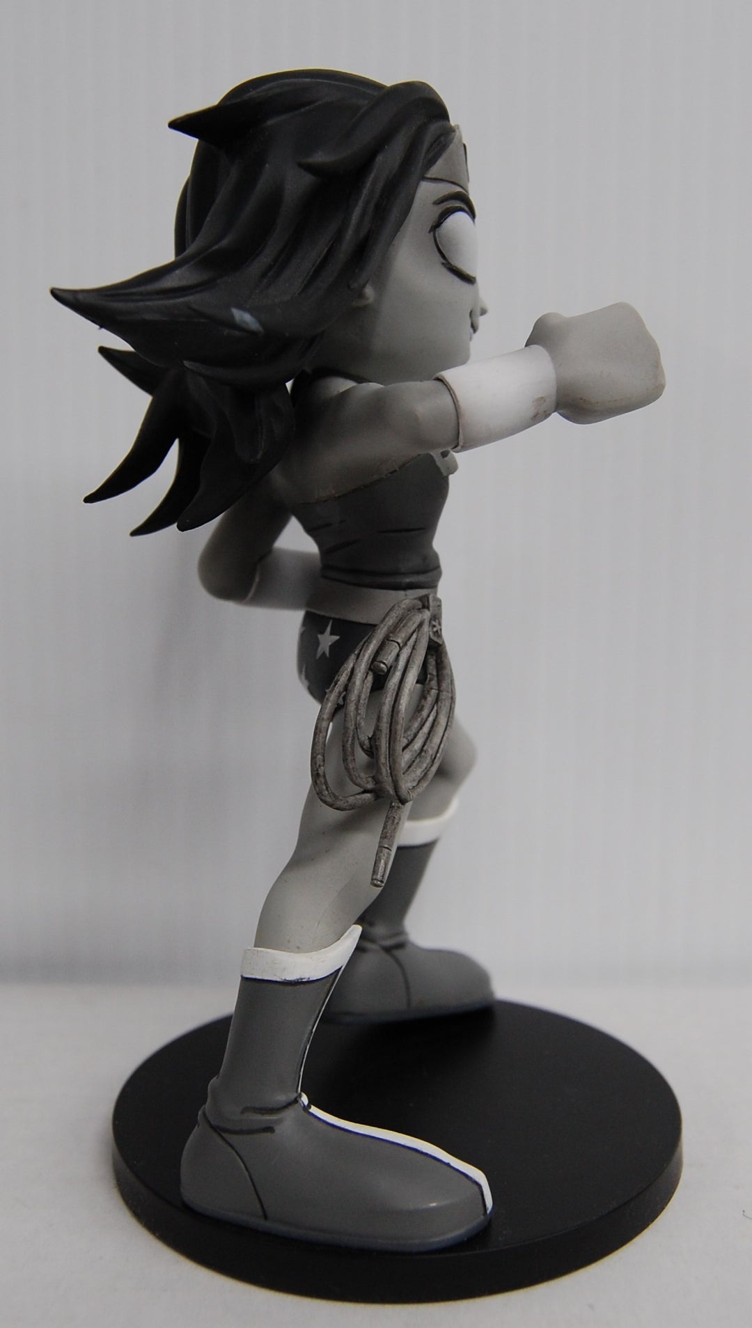 DC Artists Alley Wonder Woman by Chris Uminga (Black & White Variant)  # 259/500