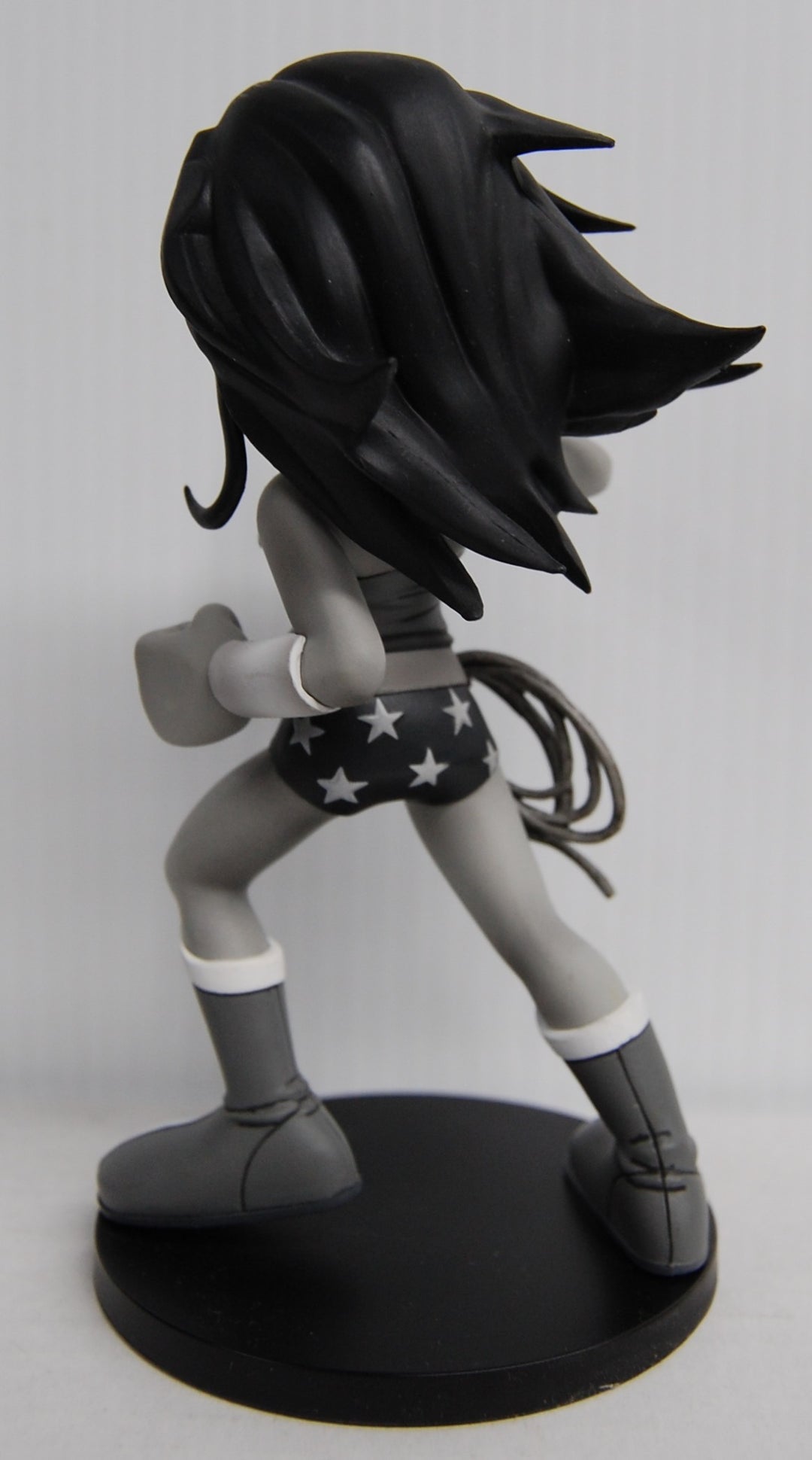 DC Artists Alley Wonder Woman by Chris Uminga (Black & White Variant)  # 259/500