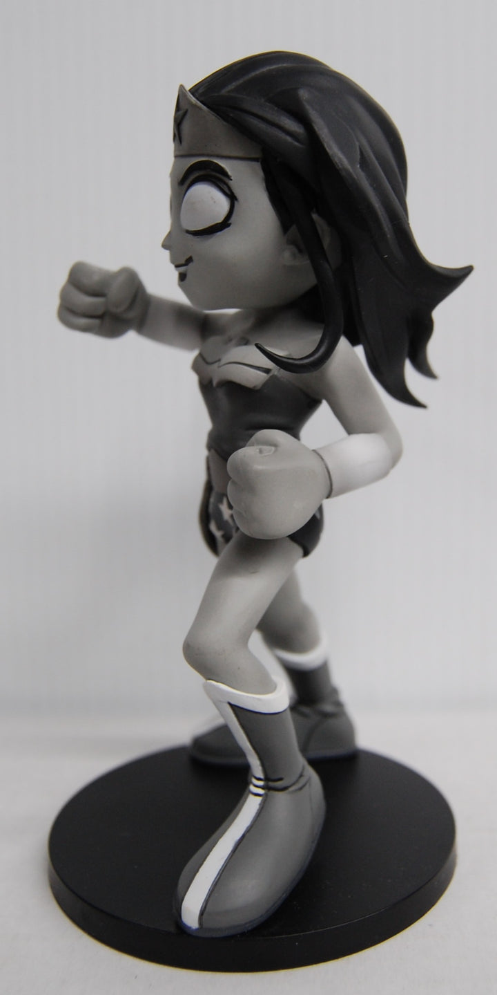 DC Artists Alley Wonder Woman by Chris Uminga (Black & White Variant)  # 259/500